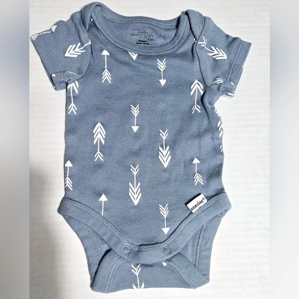 Modern Moments by Gerber Baby Boy Onesie With Arrows‎ Size: Newborn